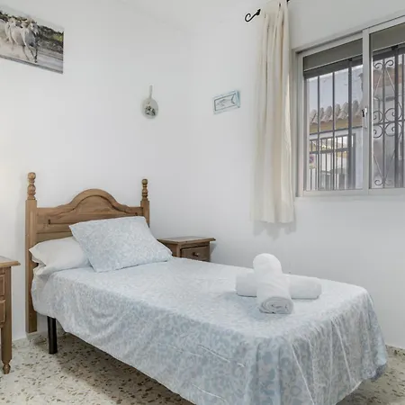 Casa Grande En El Centro De Conil Apartment *