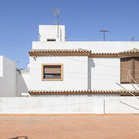 Casa Grande En El Centro De Conil Apartment *